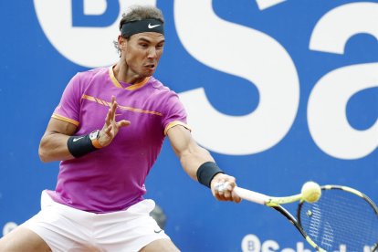 Nadal durante su partido de ayer en el Godó.