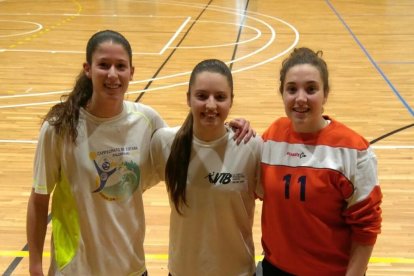 Marina Graell, Júlia Calduch y Olga Pena, las jugadoras de la Associació seleccionadas.