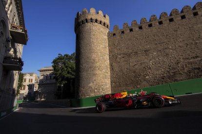 Max Verstappen durante la segunda sesión de entrenamiento del Gran Premio de Azerbaiyán.