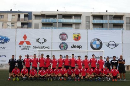 La plantilla del juvenil del Atlètic Segre, que regresa a la Liga Nacional 16 años después tras proclamarse campeón en Preferente.