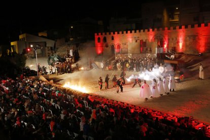 Un moment de la recreació de la llegenda de Sant Jordi i el drac, ahir a Puigverd de Lleida.