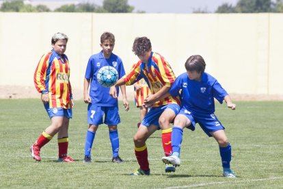 El Bellpuig, amfitrió del torneig, durant un partit de la segona jornada, que va protagonitzar la calor.