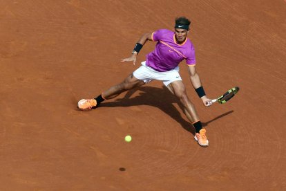 Rafa Nadal, en una acción del partido que jugó y ganó ayer.