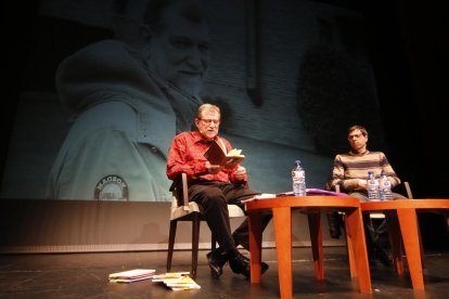 Josep Maria Sala-Valldaura, en su actuación de ayer en el Cafè del Teatre.