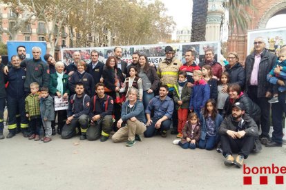 Momento de la presentación del calendario solidario de los bomberos.