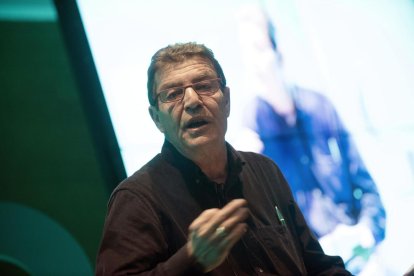 Un juez de menores dice que “las niñas se hacen fotos como putas”