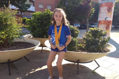 Aran, con las medallas conseguidas en su corta carrera atlética.