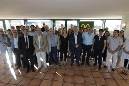 Foto de família dels assistents a la gala que posa fi a la present temporada del programa.