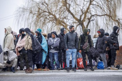 Les cues de persones que volen entrar a Polònia des d’Ucraïna creixen dia a dia.