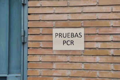 Accés a proves PCR en un centre de salut.