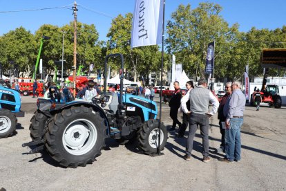 Els visitants de la Fira de Sant Miquel van poder veure les noves tecnologies aplicades a la maquinària agrícola.