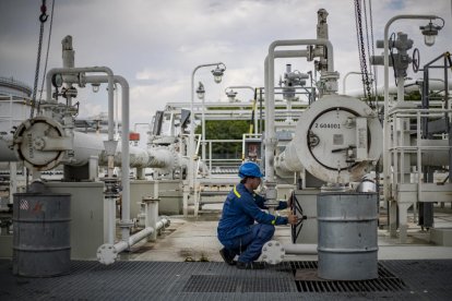 Rússia amenaça de tallar el subministrament de petroli si els països limiten el seu preu