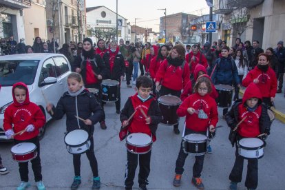 Els Tabalers Folls Xics de Bellpuig van donar el tret de sortida a la festa amb els seus timbals.