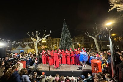 Un momento del acto del encendido de luces en Balaguer.
