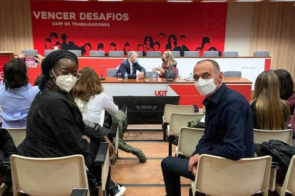 Mariama Sall y Pueyo, en una reunión con el sindicato luso UGT.