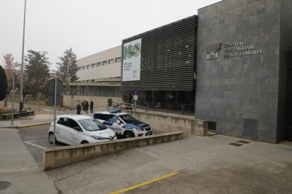 Farmacia. Las monjas de las Hermanos de la Caridad trabajaban como enfermeras. A la derecha, tres en la farmacia.