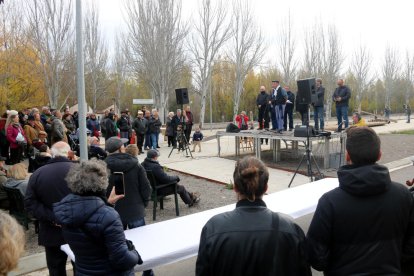 Los ‘raiers’ de La Pobla de Segur (izquierda) y los campaneros de Os de Balaguer (derecha) celebraron ayer sus respectivos reconocimientos de Patrimonio Inmaterial.