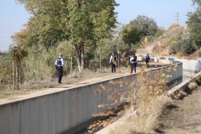 Los Mossos buscaron en los alrededores de la casa. 