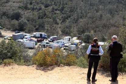 Una fiesta ilegal de tres días reúne a cientos de personas en Camarasa
