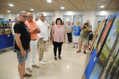 La inauguració de l’exposició de pintors locals i l’espectacle infantil ‘Bombollam’, alguns dels actes d’ahir, primer dia de les festes.