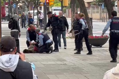Moment de la detenció de l’atracador.