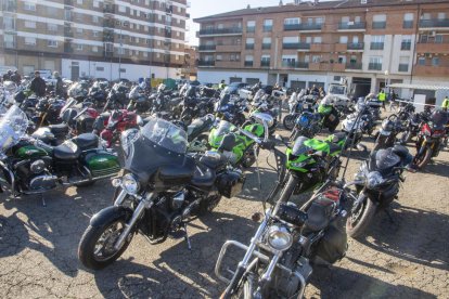 Més de 400 motos, en la trobada solidària de Motorrons.