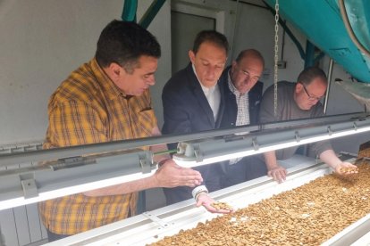 El subdelegat del Govern va visitar ahir l’empresa Ametlles Martí a Maials.