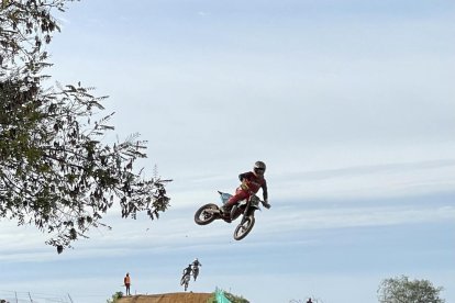 Ot Marí, durante una competición de motocross.