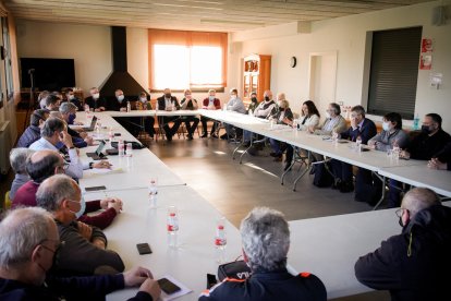 La reunió d’ahir de Vilagrà a Clariana de Cardener amb alcaldes de pobles petits.