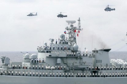 Imagen de un buque de guerra chino durante unas maniobras militares.