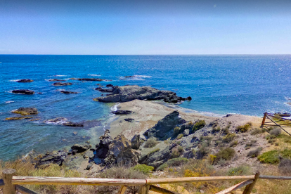 Una parella cau des d'un penya-segat de 30 metres en intentar fer-se una 'selfie' en un mirador d'Almeria