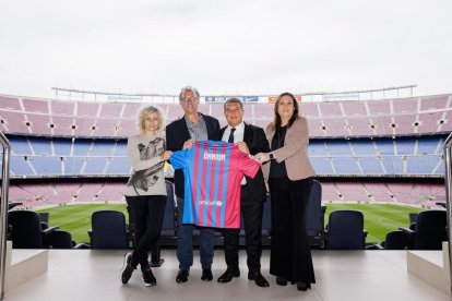 El Barça va firmar un acord amb Òmnium per la llengua catalana.