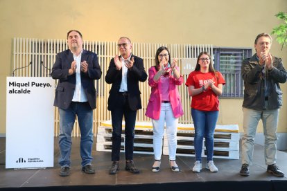 Miquel Pueyo, al final de l’acte, acompanyat per Oriol Junqueras i Jordina Freixanet.