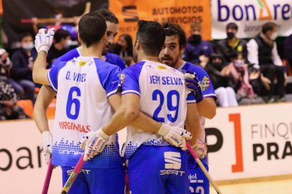 Jugadores del Llista celebran un gol ante el Poiré francés.