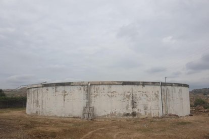 El depósito de agua de boca de Aitona que se reparará.