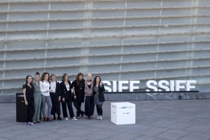 Isabel Coixet amb les protagonistes d’‘El sostre groc’, a la presentació del film a Sant Sebastià.