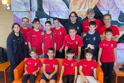 Jugadors i delegats del Club Escacs Mollerussa, a Lloret.