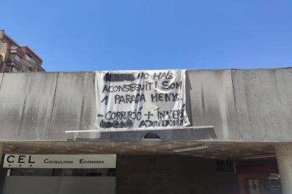 La pancarta.