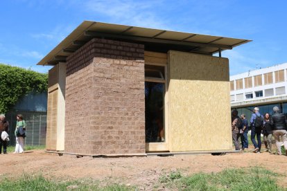 La casa a Sant Cugat construïda amb tiges de panís de Miralcamp.