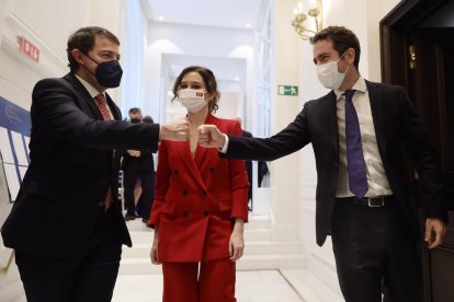 Fernández Mañueco, ayer junto a Díaz Ayuso y García Egea.