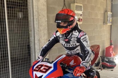 Mar Márquez, amb una Honda CBR600RR, ahir al circuit d'Alcarràs.