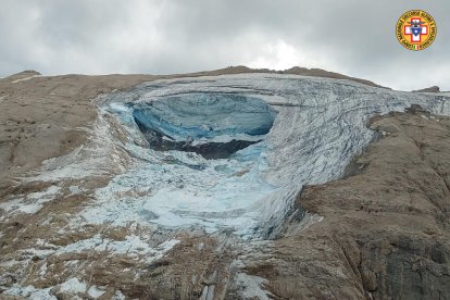 Parte del glaciar que colapsó en la Marmolada, en las Dolomitas.