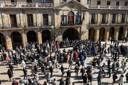 Veïns d’Oviedo van mostrar ahir la repulsa al crim.