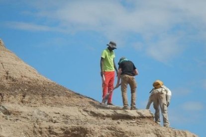 Investigadors en la formació Omo Kibish, al sud-oest d’Etiòpia.