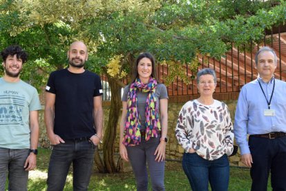 Martí Llaurador-Coll, Gerard Muntané, Irene Montoro, Elisabet Vilella i Alfonso Gutiérrez-Zotes, membres de l'equip de recerca de l'estudi que s'emmarca en el projecte BIPOGENT sobre el trastorn bipolar

Data de publicació: dimecres 06 de juliol del 2022, 11:21

Localització: Tarragona

Aut