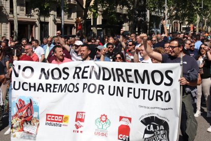 Extrabajadores de Nissan se manifestaron ayer en Barcelona.