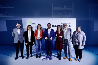 El conseller de Territori, Juli Fernández (centre), amb càrrecs de FGC i de la Generalitat.