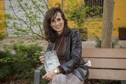 La escritora leridana Marta Alòs ya tiene nuevo título para Sant Jordi, la novela romántica ‘Sense data’.