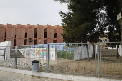 Imatge de l’escola Jaume Miret de Soses, on s’instal·laran plaques solars.