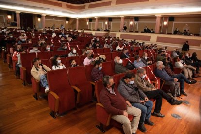 Una vista dels assistents a l’acte d’entrega de premis de l’MC Segre dissabte passat a Bellpuig.